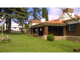 Casa señorial con parque y piscina a seis manzanas PEATONAL