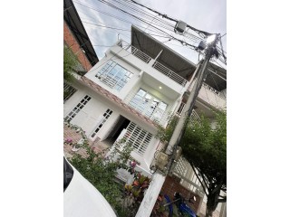 CASA DE 3 PISOS EN VENTA  EXCELENTE UBICACIÓN EN SANTANDER DE QUILICHAO