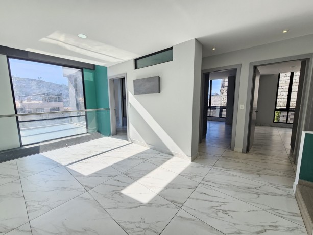vive-seguro-y-privado-casa-moderna-independiente-con-patio-y-jardin-big-2