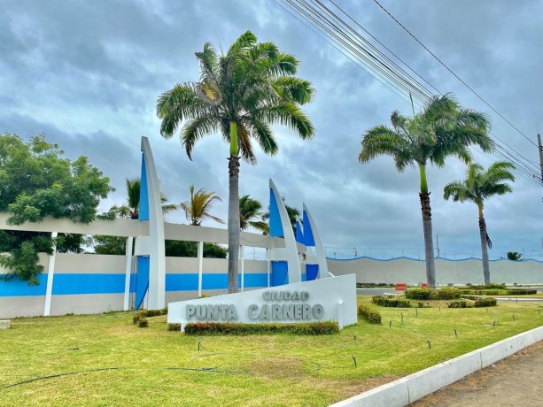 casa-amoblada-en-punta-carnero-a-3-min-del-mar-piscina-bbq-big-0