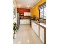 venta-de-casa-de-5-dormitorios-en-vergeles-cerca-de-la-autopista-narcisa-de-jesus-small-3