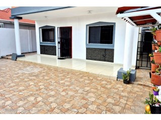 Apartamento amueblado (1 nivel de cada de 2 niveles)