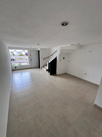 renta-de-bonita-casa-en-residencial-parque-agaves-big-1