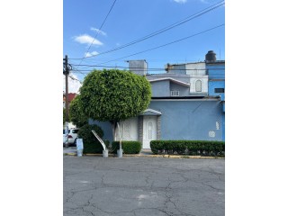 Casa en esquína en Lomas de Atizapán