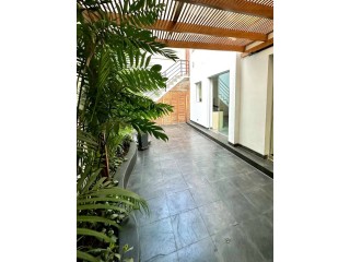 Vendo de Hermosa y moderna Casa con acabados A1 en San Antonio Miraflores